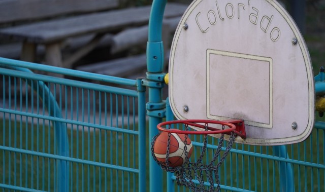 中国女篮贾赛琪伤情：耳朵被打出血已缝针 不严重不影响后续比赛