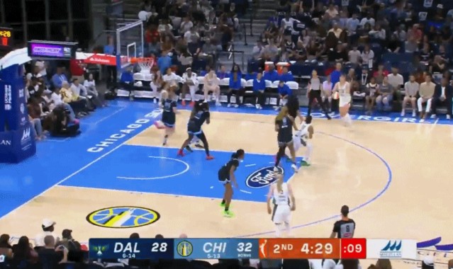 电竞比分-李月汝半场75%高效得到7分，飞翼半场落后天空8分