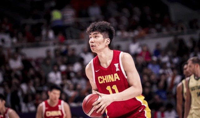 余嘉豪：中国篮球需要跟着世界篮球潮流去走，这条路还很长