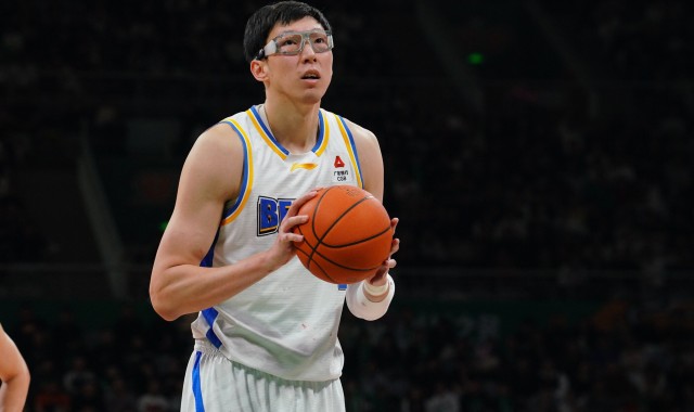 score电竞-媒体人：周琦建议教练组让双小外在场 他有点“场上教练”的感觉